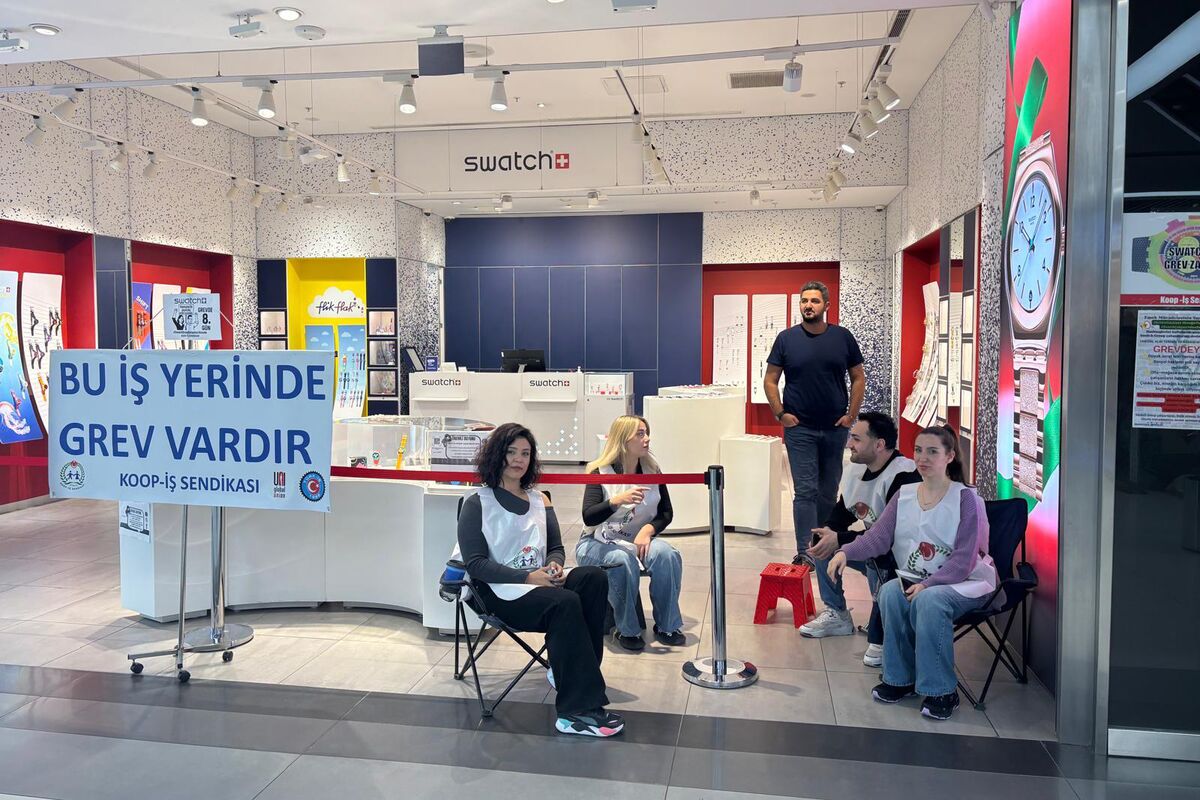 Illustrative photo for: Swatch Store Workers Strike in Turkey Over Pay and