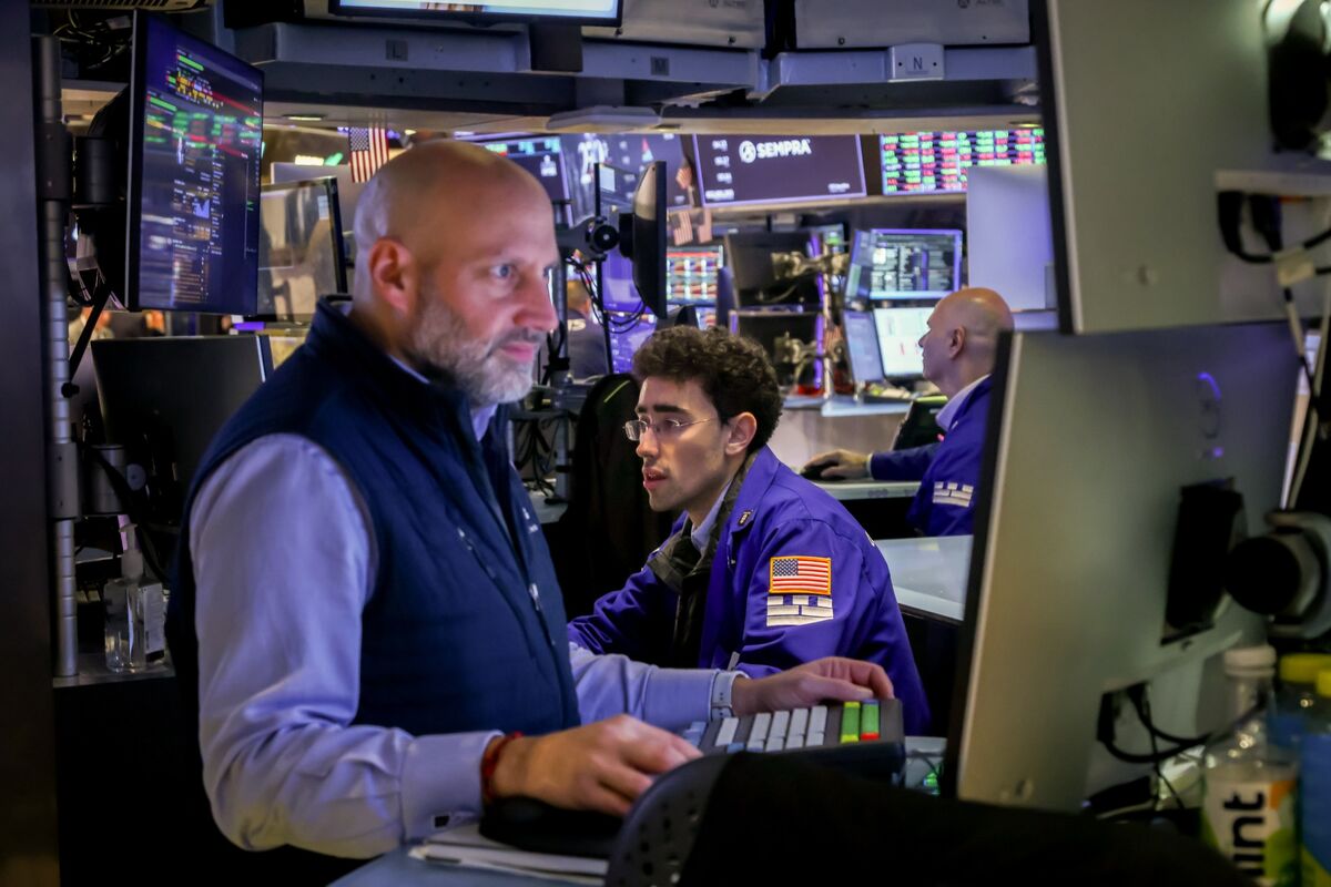 Illustrative photo for: US stock market update: Fluctuations Ahead of Nvidia