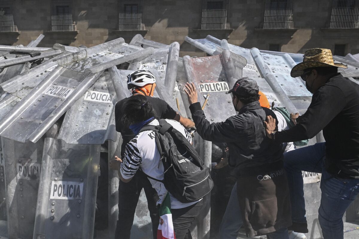 Illustrative photo for: Mexico’s President Calls for Investigation into Clashes