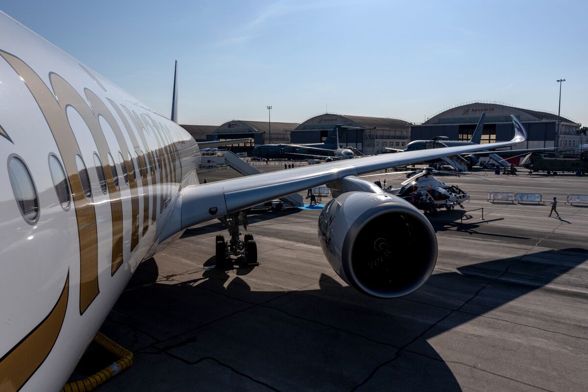 Illustrative photo for: Emirates A350-1000 concerns Prompt Tim Clark to Hold Back
