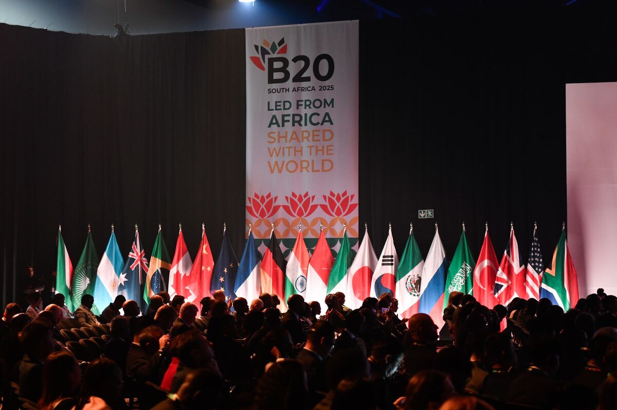 Illustrative photo for: Building Agreement Business Leaders Offer Lessons for