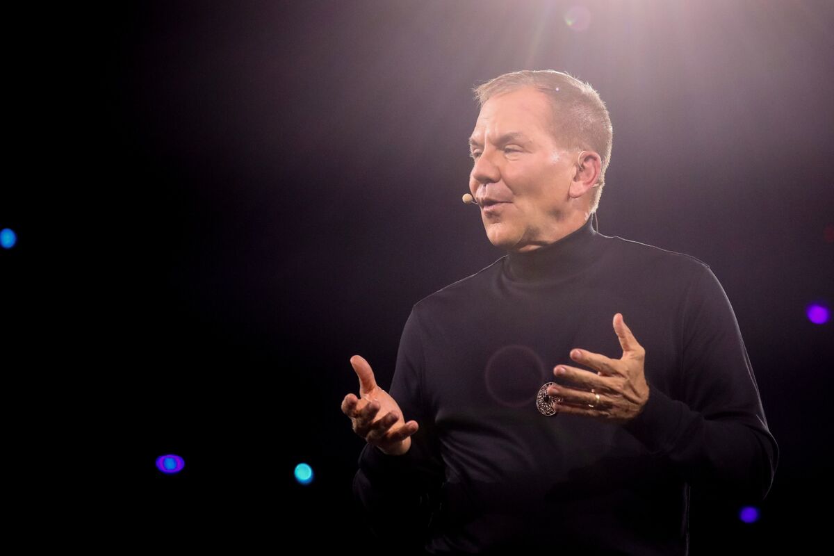 Illustrative photo for: Billionaire-Backed Crowdsourcing Hedge Fund Raises $500M