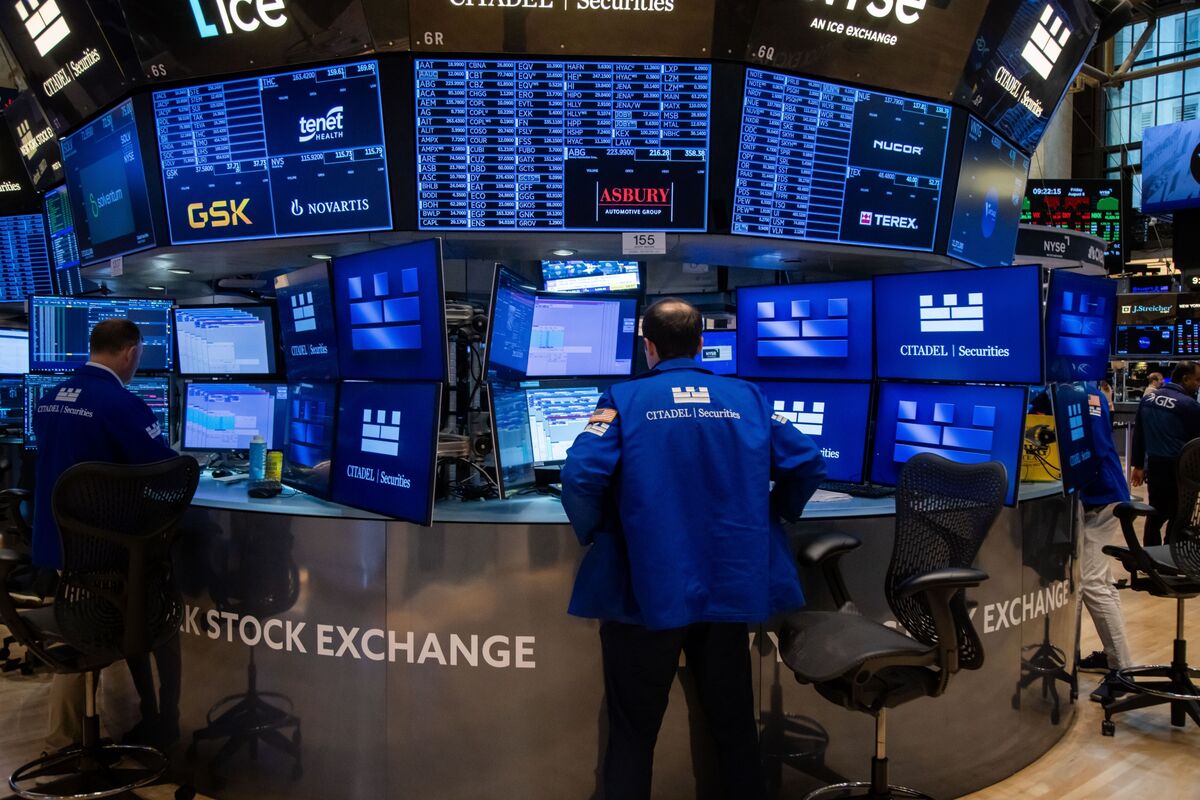 Illustrative photo for: Markets Slip Despite Nvidia Market Outlook Amid AI Bubble