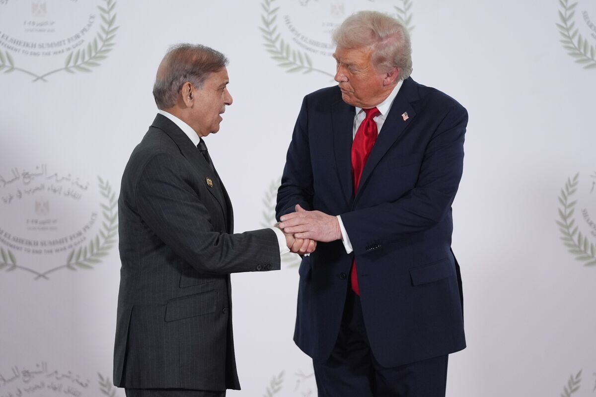 Illustrative photo for: US Pakistan relations strengthen amid US tariff moves on