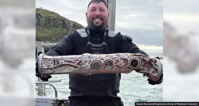 Illustrative photo for: British Divers Find Possible Russian Surveillance Device