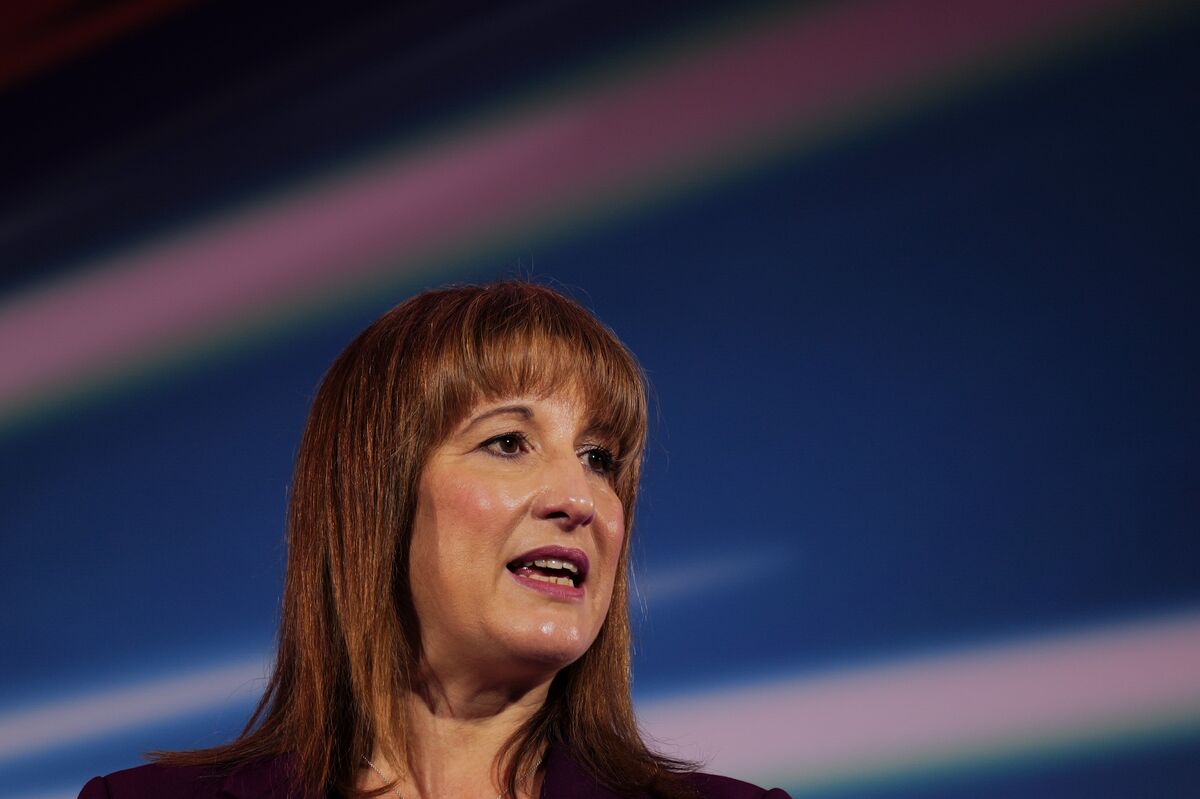 Illustrative photo for: UK Budget Income Inequality: Rising Top-Rate Taxpayers and