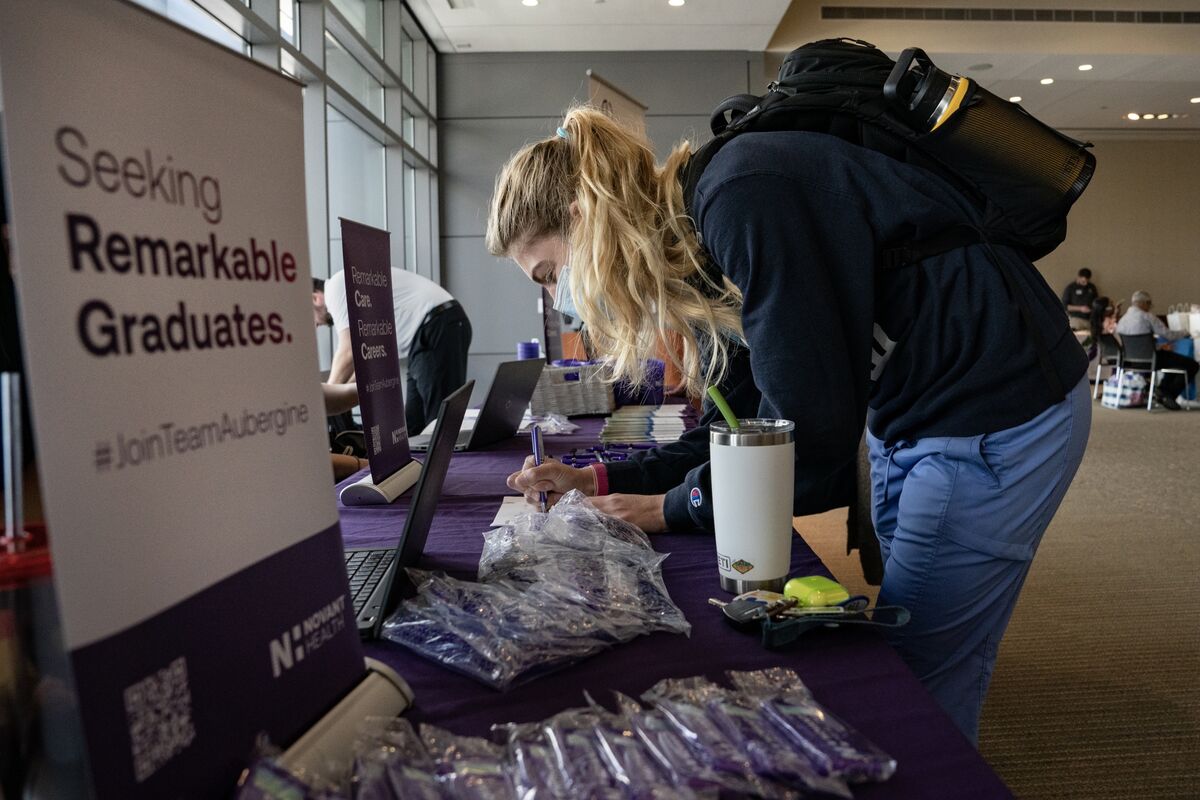 Illustrative photo for: College degree job prospects decline, says Federal Reserve