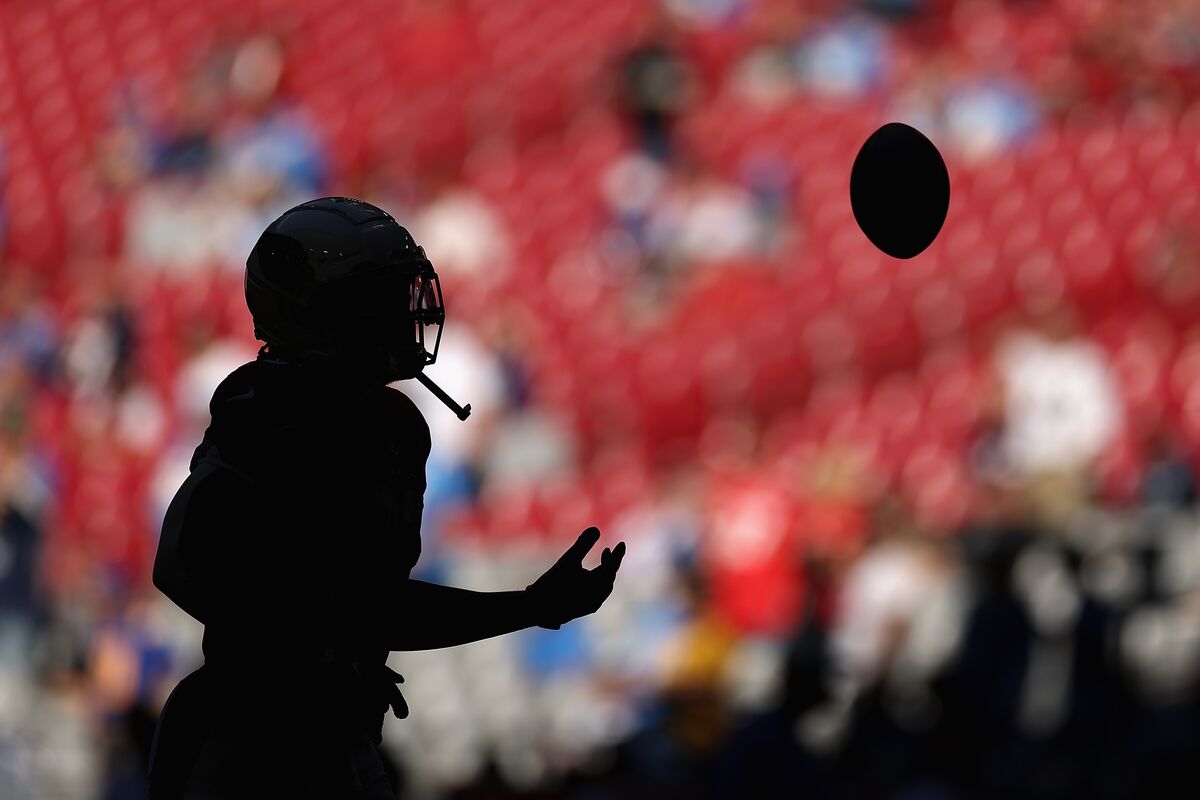 Illustrative photo for: Preseason football team medicine: Ricky Blade Gives Johnny