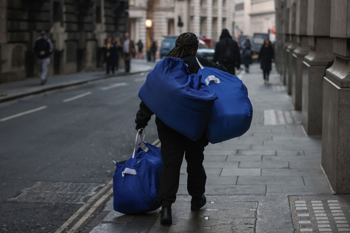 Illustrative photo for: UK minimum wage increase: Britain raises pay by 4.1% for