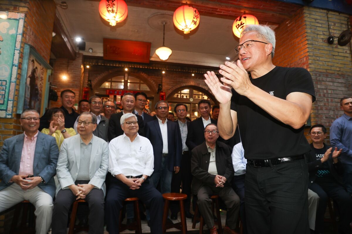 Illustrative photo for: Chen Tao Liu Chunlan net worth Tops $9.1 Billion as of Nov.