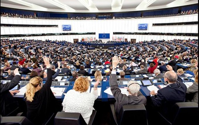 Illustrative photo for: European social media age ban: Parliament votes to restrict