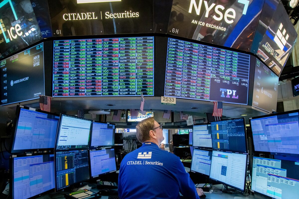 Illustrative photo for: JPMorgan Rate Cut Prediction: Economists Anticipate Fed