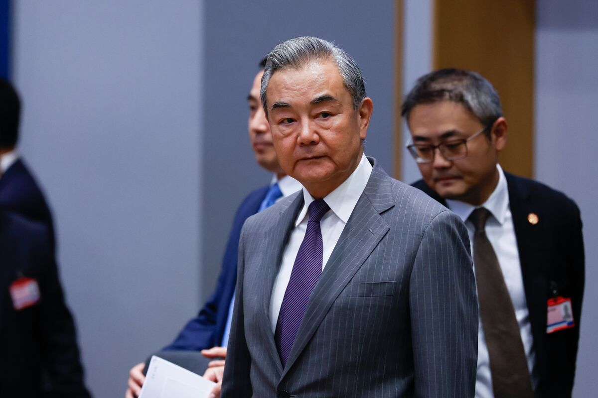 Illustrative photo for: Chinese French diplomatic support: Wang Yi urges France