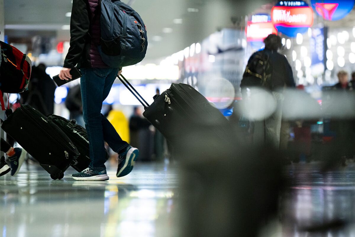 Illustrative photo for: Chicago flight cancellations rise as major storm hits peak