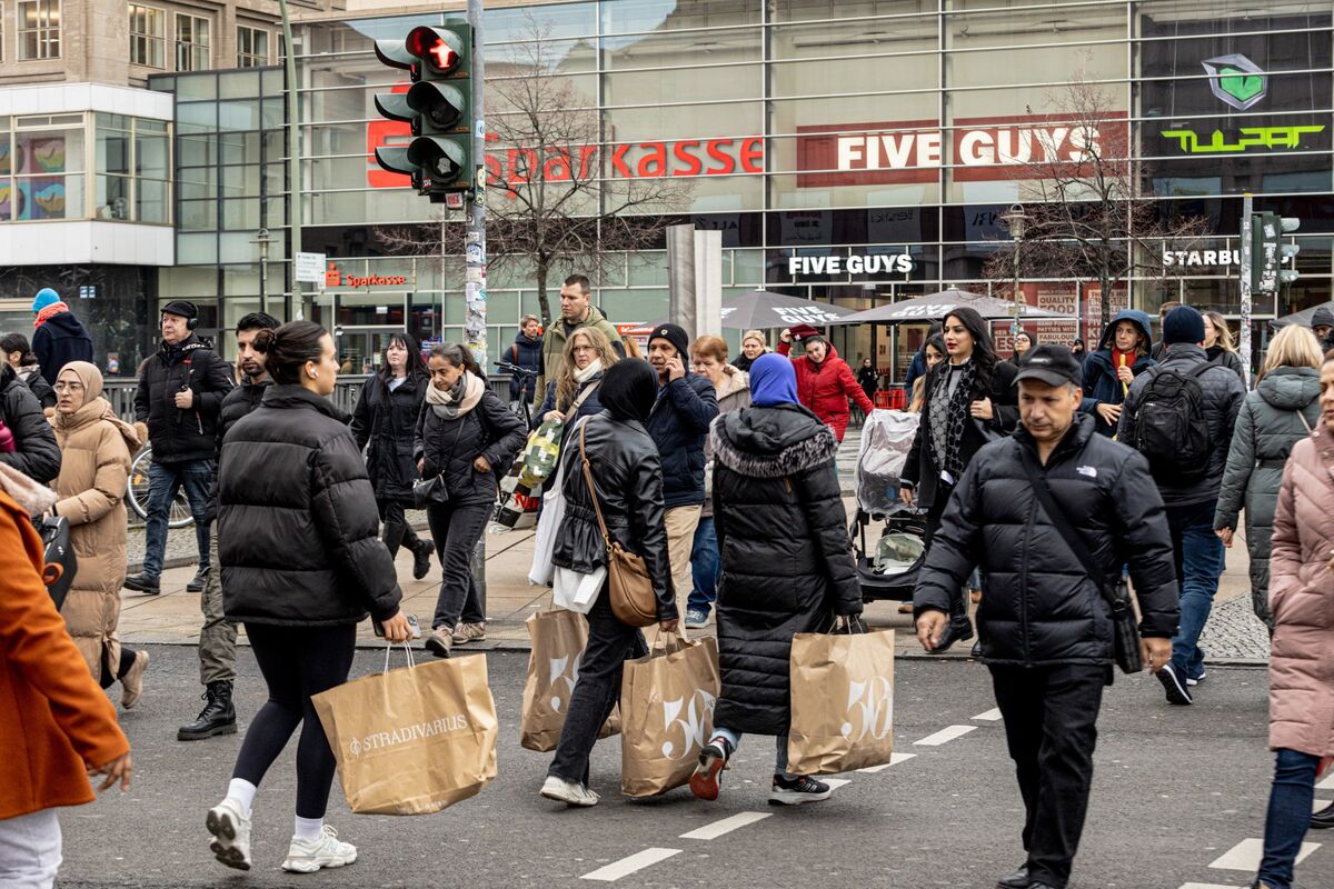 Illustrative photo for: Euro zone inflation rate: ECB officials signal no December