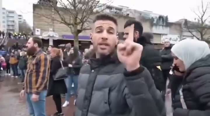 Illustrative photo for: Islamist protest Christian preacher in Sweden after street