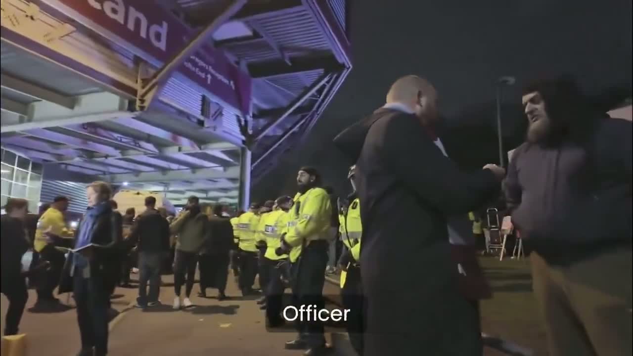 Illustrative photo for: British policewoman Islamists insult MP during fiery match