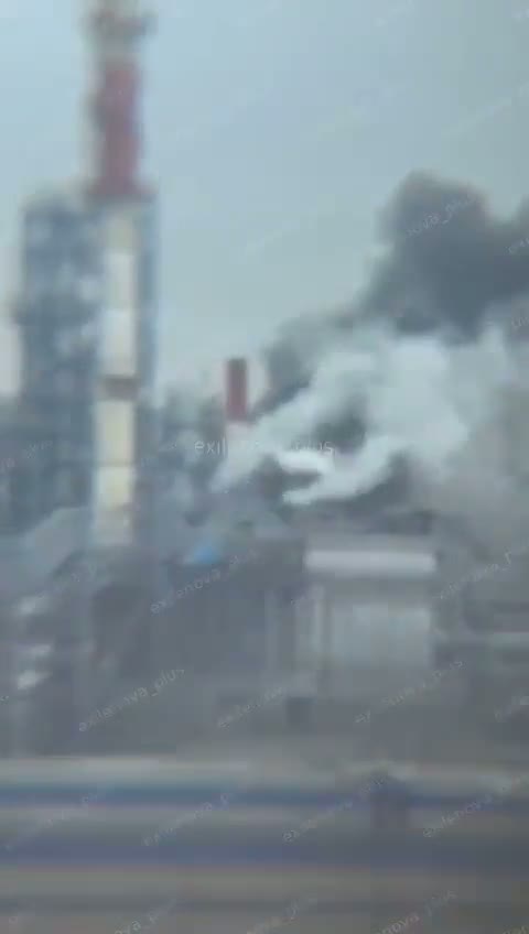 Illustrative photo for: Ukrainian drone refinery attack Causes Fire at