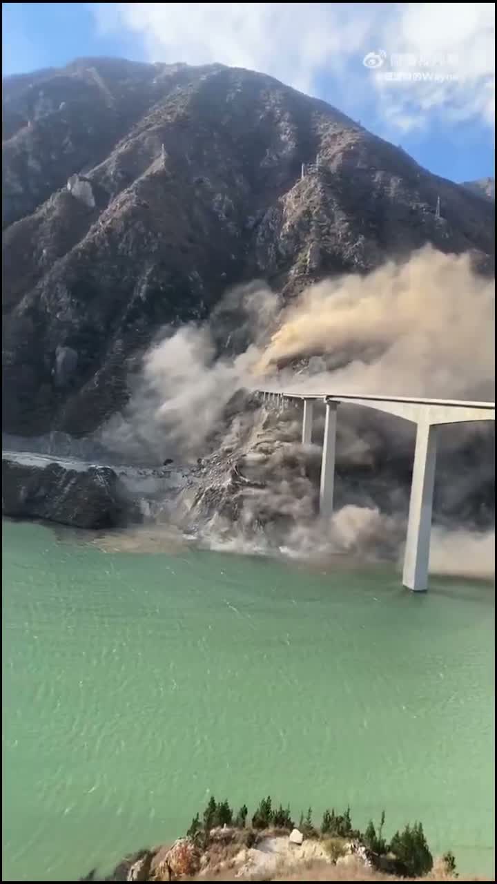 Illustrative photo for: Hongqi Bridge Collapse Shocks After Inauguration