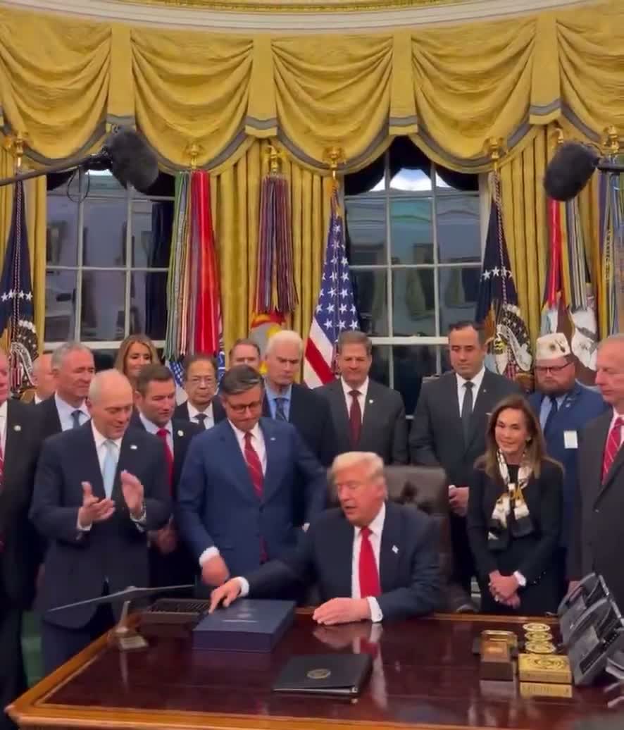 Illustrative photo for: US Government Reopens After 43-Day Shutdown — US government