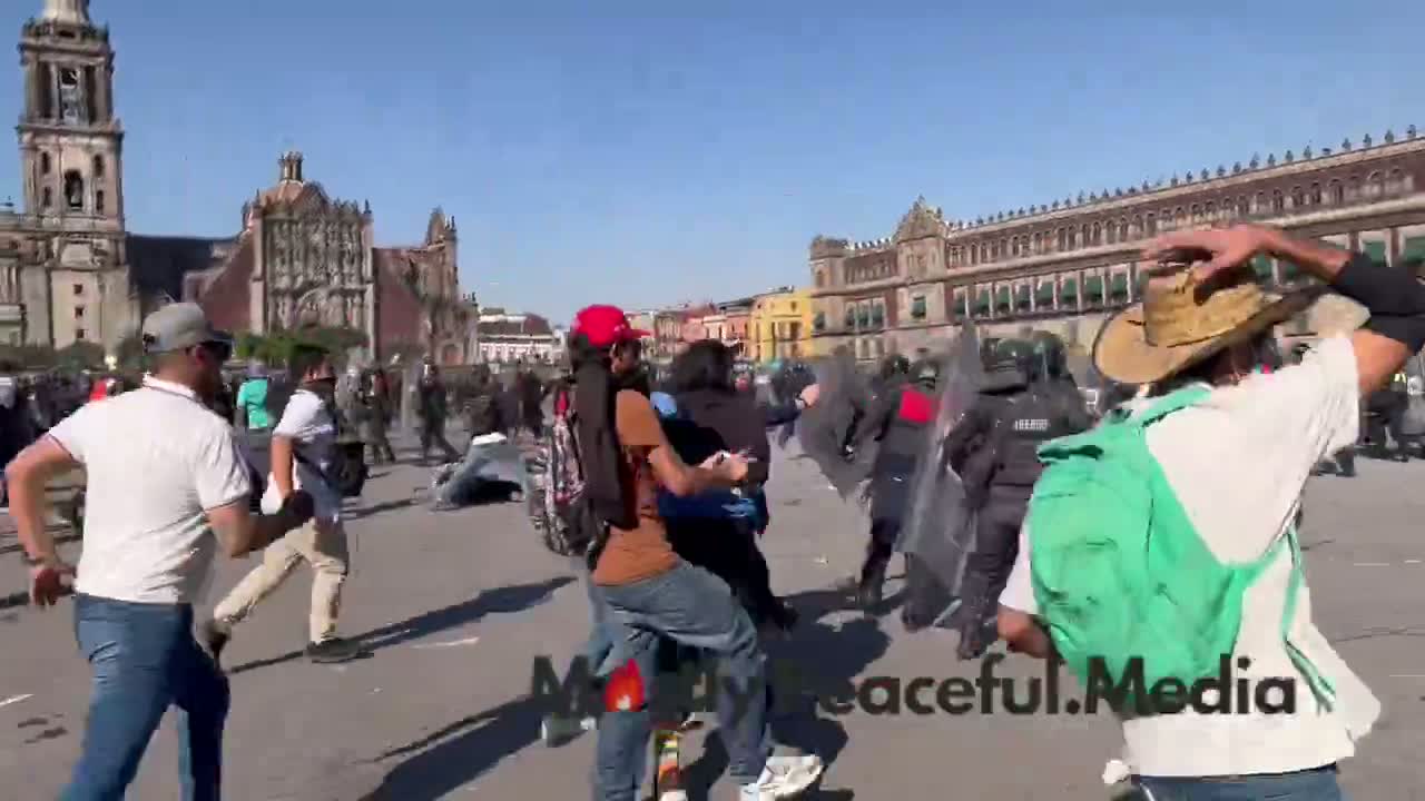 Illustrative photo for: Mexico City protest violence intensifies with clashes and