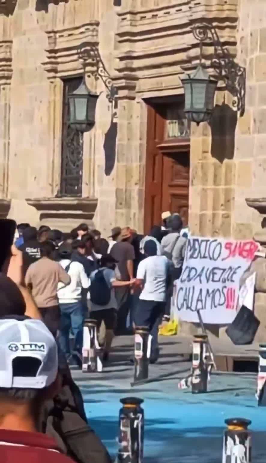 Illustrative photo for: Gen Z Anti-Cartel Protesters Break Through Police Lines in