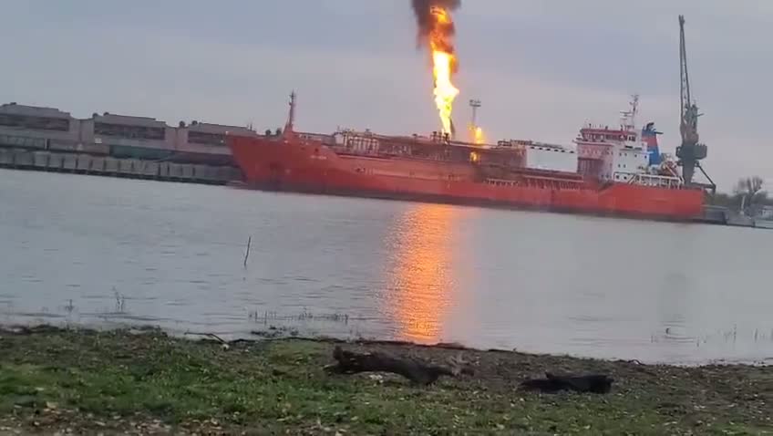 Illustrative photo for: Romania evacuates LNG tanker after drone attacks in Ukraine