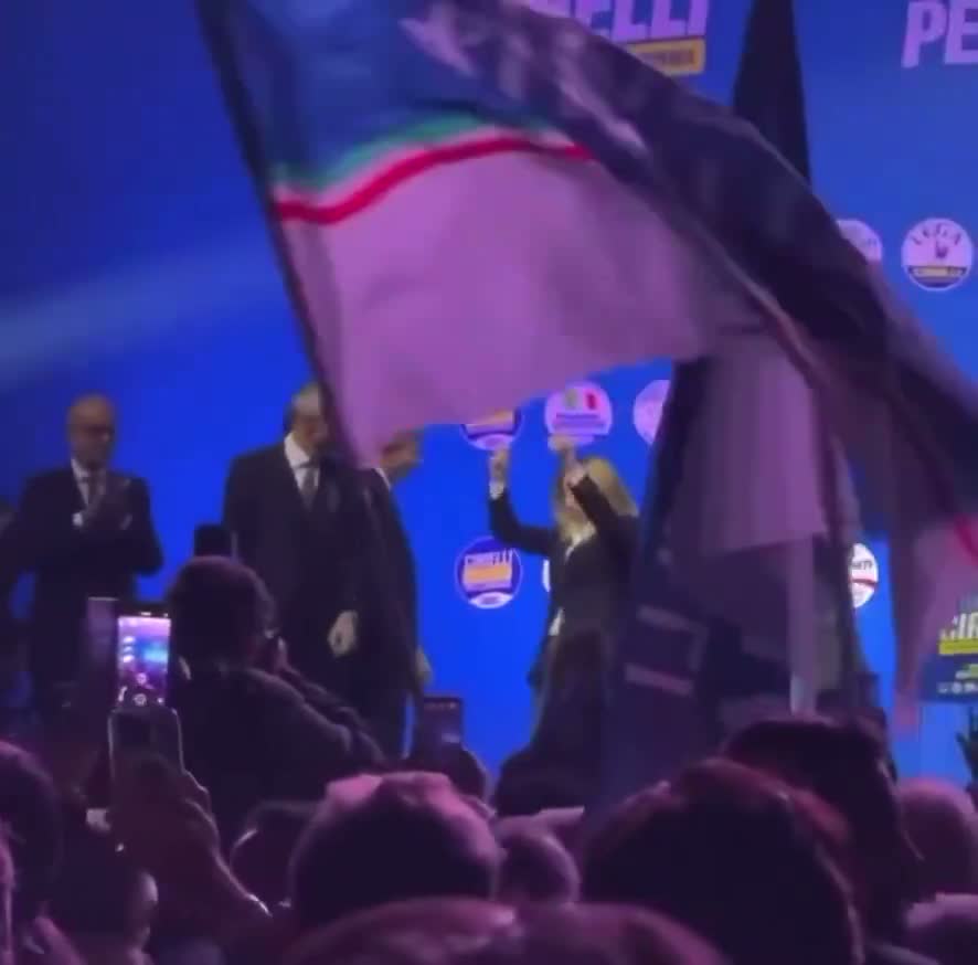 Illustrative photo for: Meloni jumping on stage: Viral Video Shows Enthusiastic Move