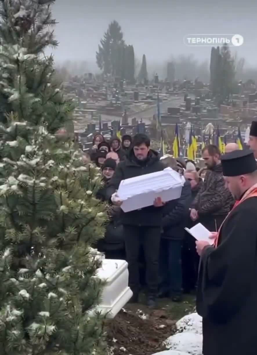 Illustrative photo for: Ukrainian Father Reflects Grief at Funeral After Russian