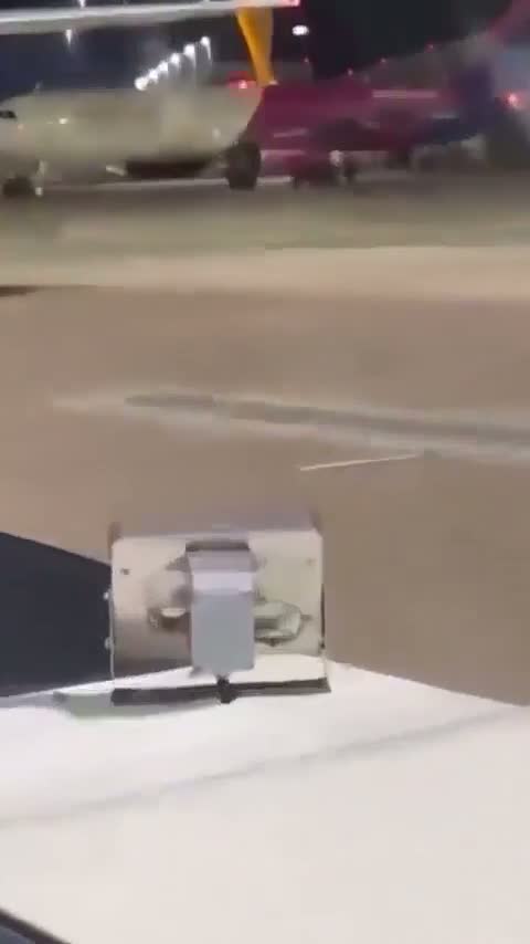 Illustrative photo for: Runway Intrusion at Airport: Romanian Men Detained After