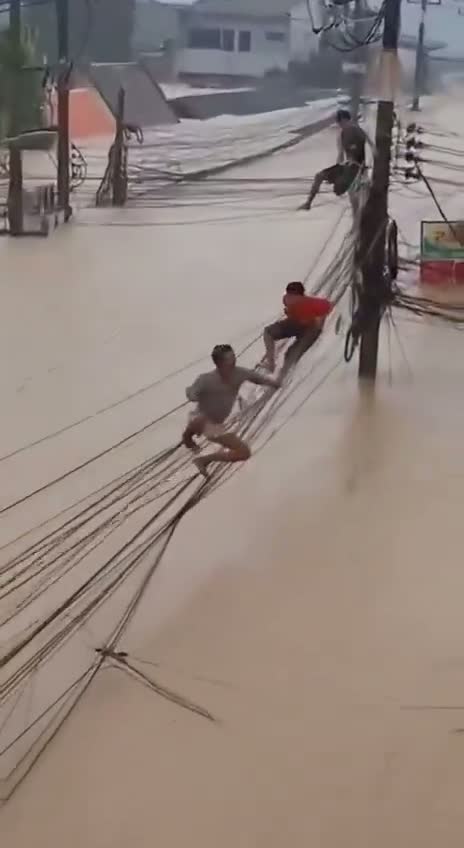 Illustrative photo for: Thailand severe flooding hits ten provinces, displaces 2M