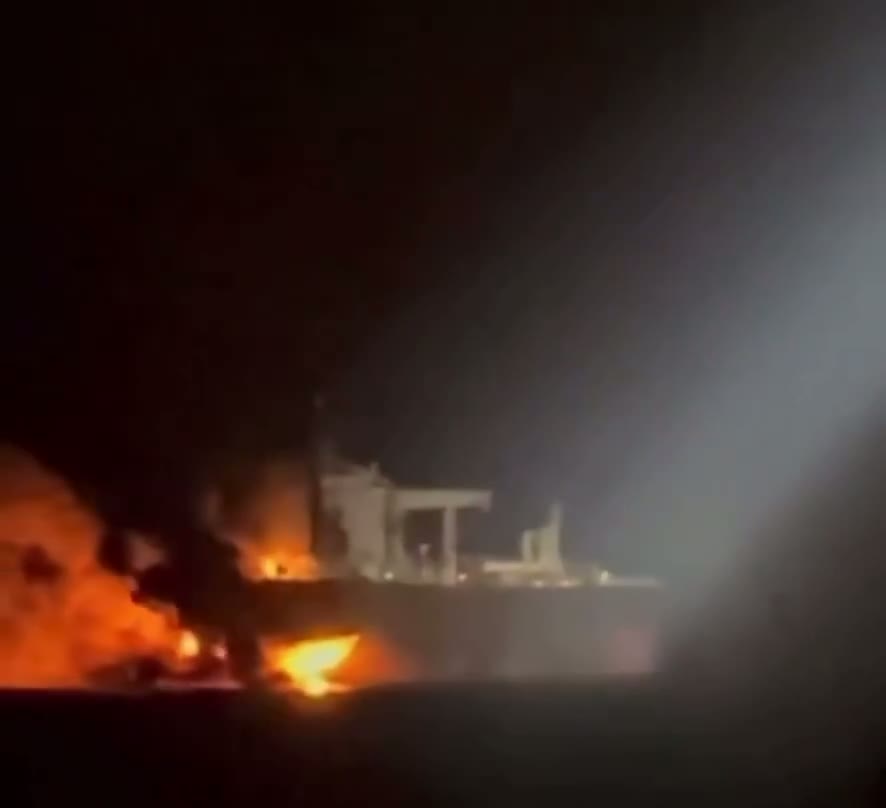Illustrative photo for: Russian Shadow Fleet Fire: KIRAT Oil Tanker Damaged by
