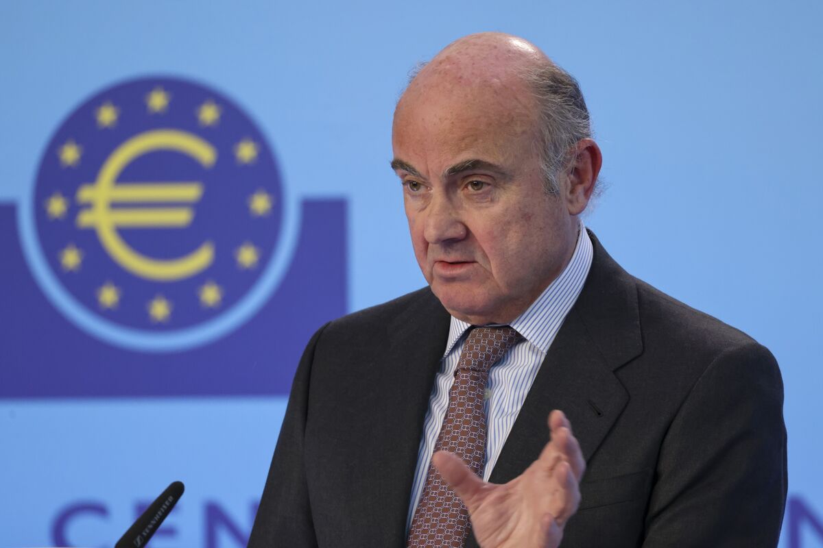 Illustrative photo for: Luis de Guindos ECB Praises Pablo Hernandez de Cos Amid