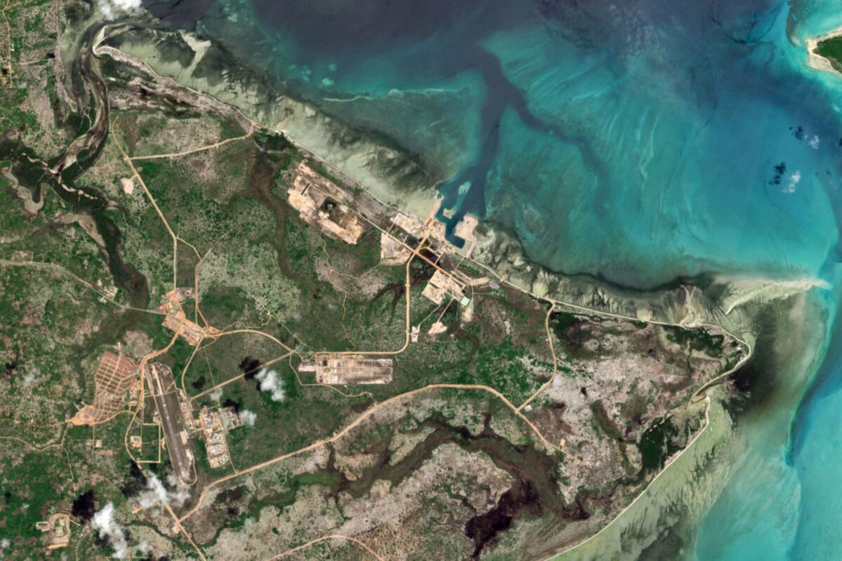Illustrative photo for: UK Government LNG Funding: Over $1B Withdrawn from