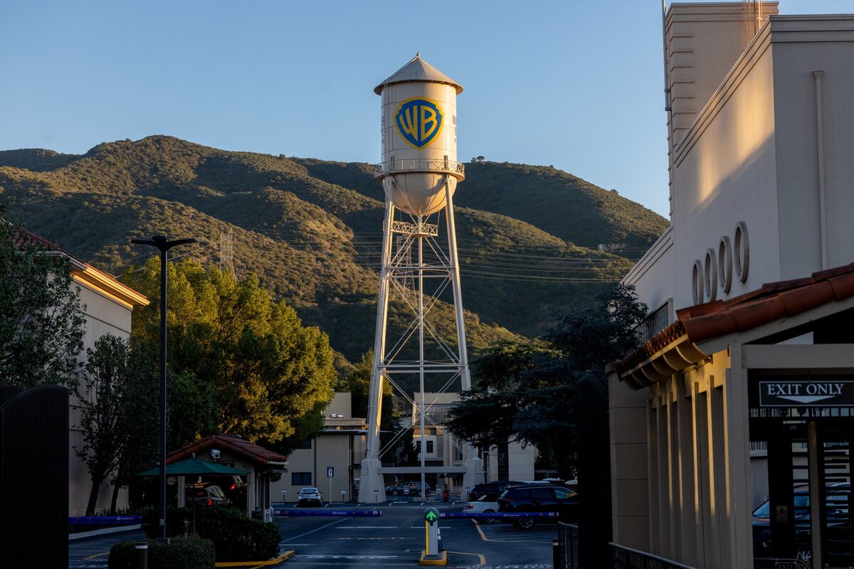 Illustrative photo for: Warner Bros. Bidding War Heats Up with Netflix Cash Offer —