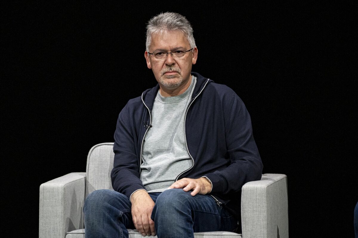 Illustrative photo for: Apple AI head resignation: John Giannandrea to step down