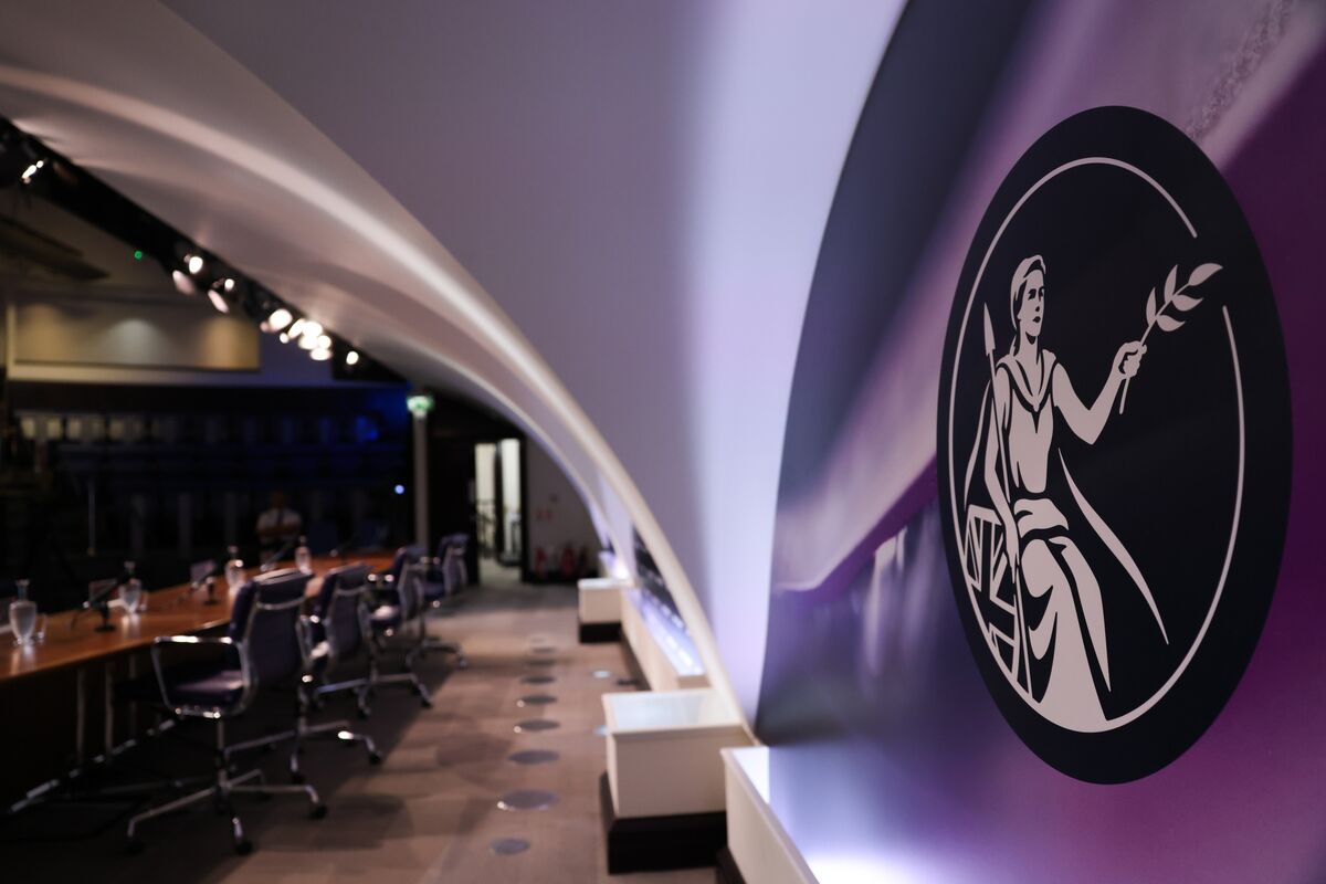 Illustrative photo for: Bank of England basis trade Risks Surge Amid Profit Concerns