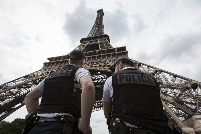 Illustrative photo for: Paris teenage terror plot: French police arrest two minors