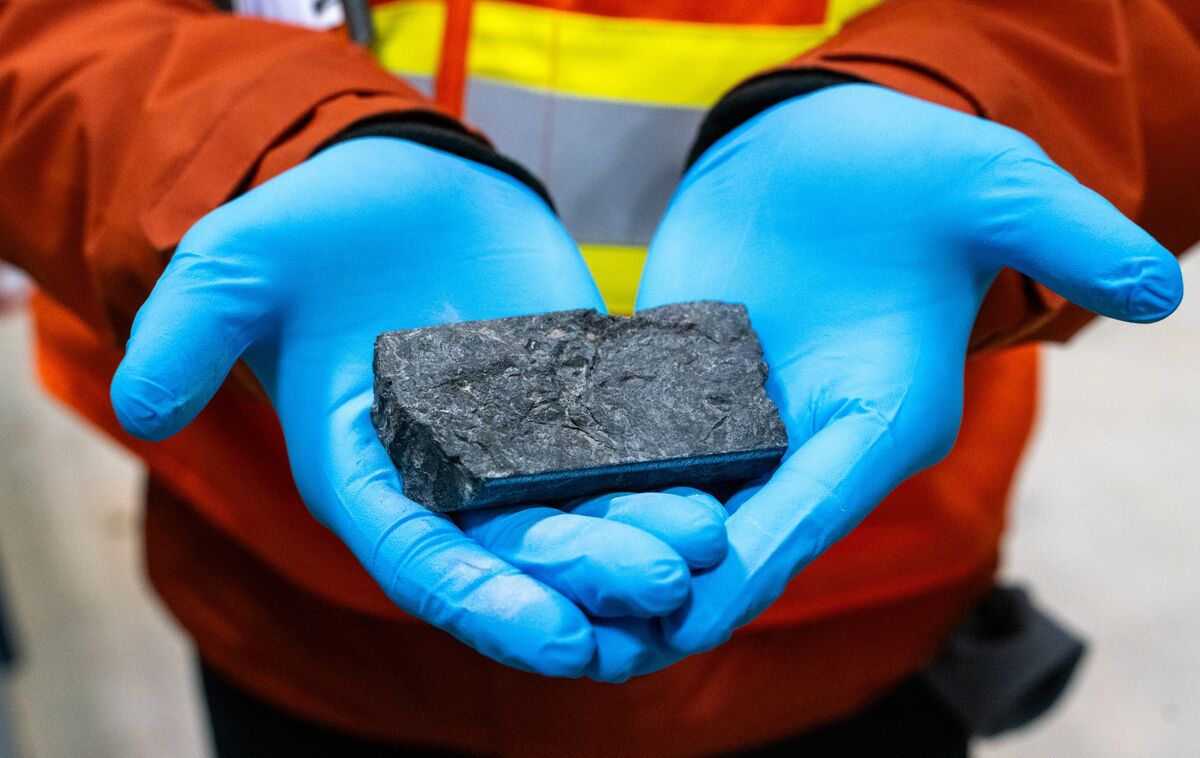 Illustrative photo for: China Uranium Co IPO Raises 4 Billion Yuan in Shenzhen