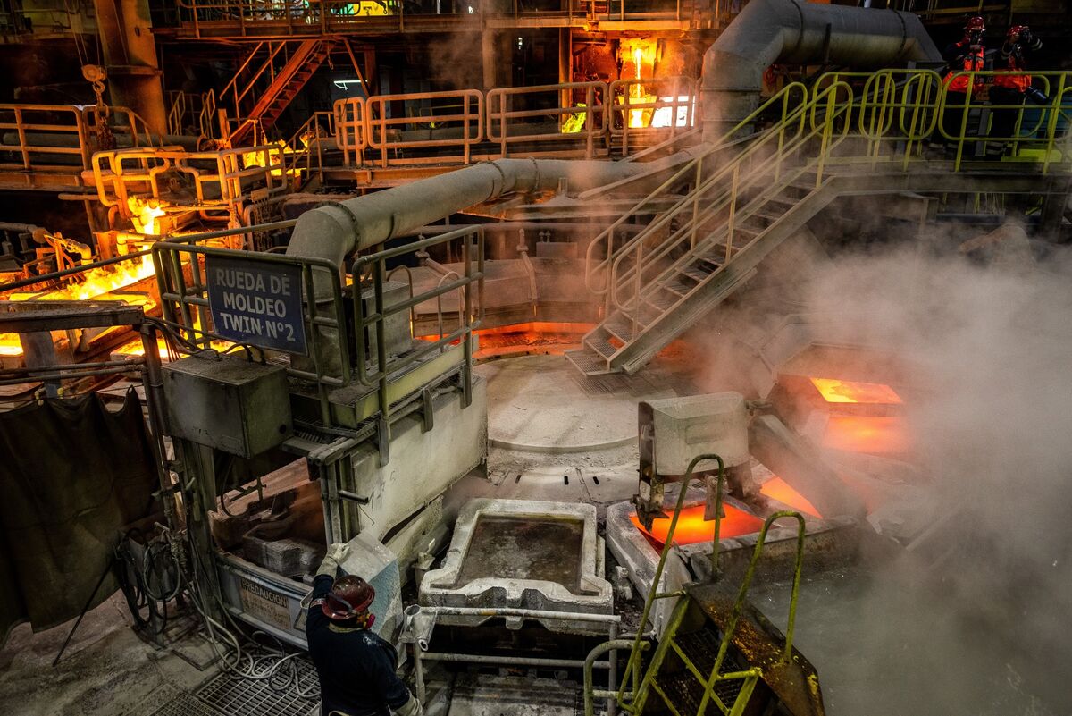 Illustrative photo for: Codelco Glencore smelter agreement Boosts Copper Output in