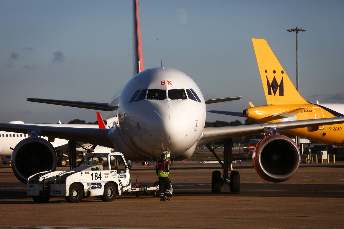 Illustrative photo for: Menzies Airport IPO: Ground Services Considers Public