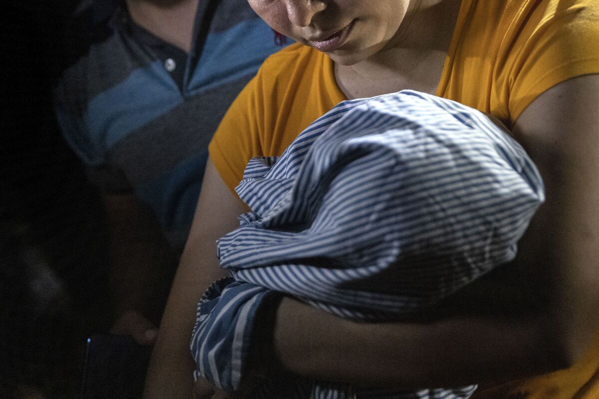 Illustrative photo for: Supreme Court to Review Trump Administration’s Plan to End