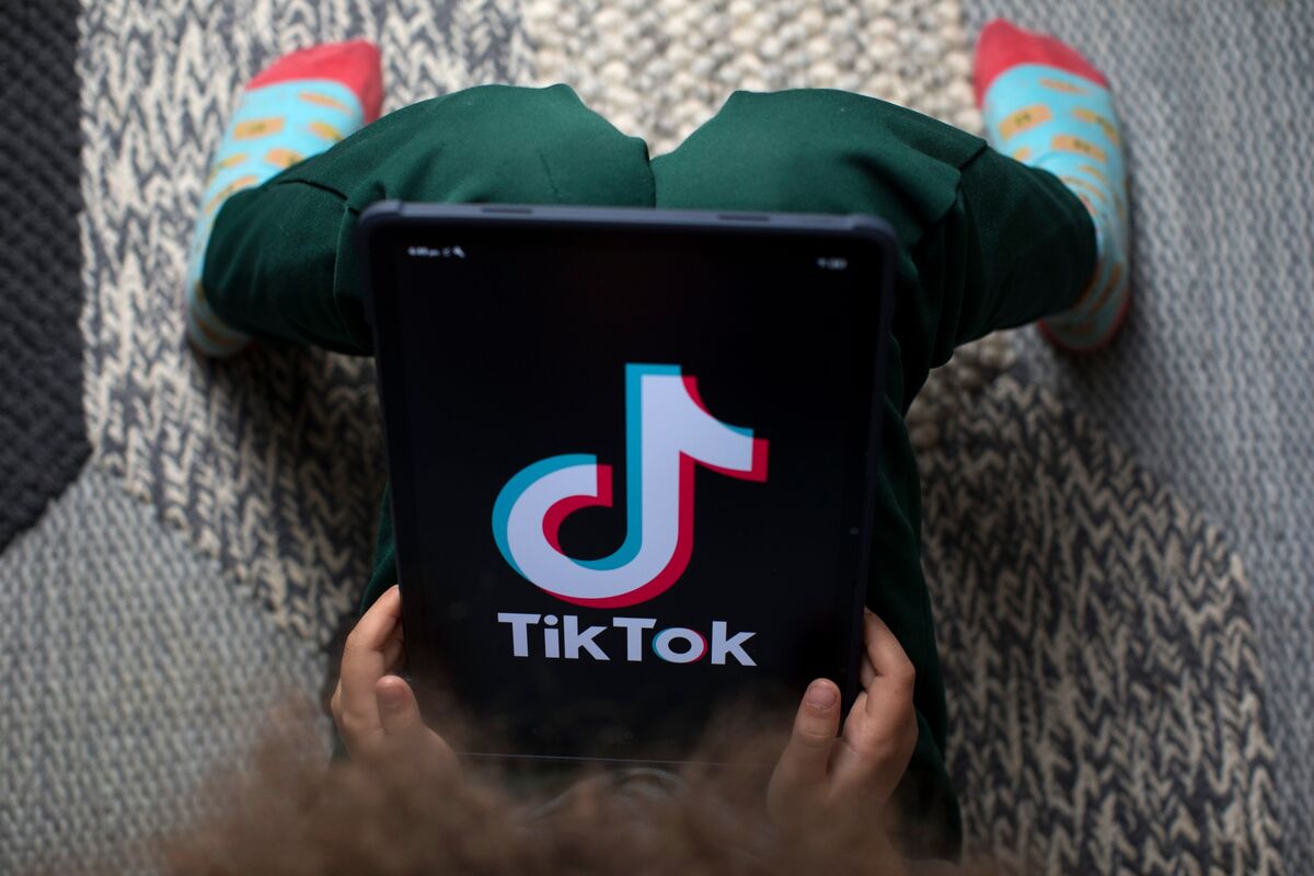 Illustrative photo for: Australian Prime Minister social media: Albanese Warns of