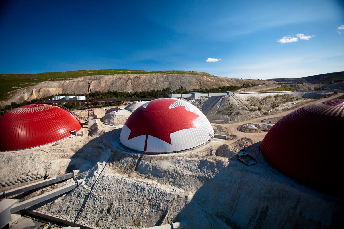 Illustrative photo for: Anglo Executive Incentives Withdrawal Before Teck Takeover