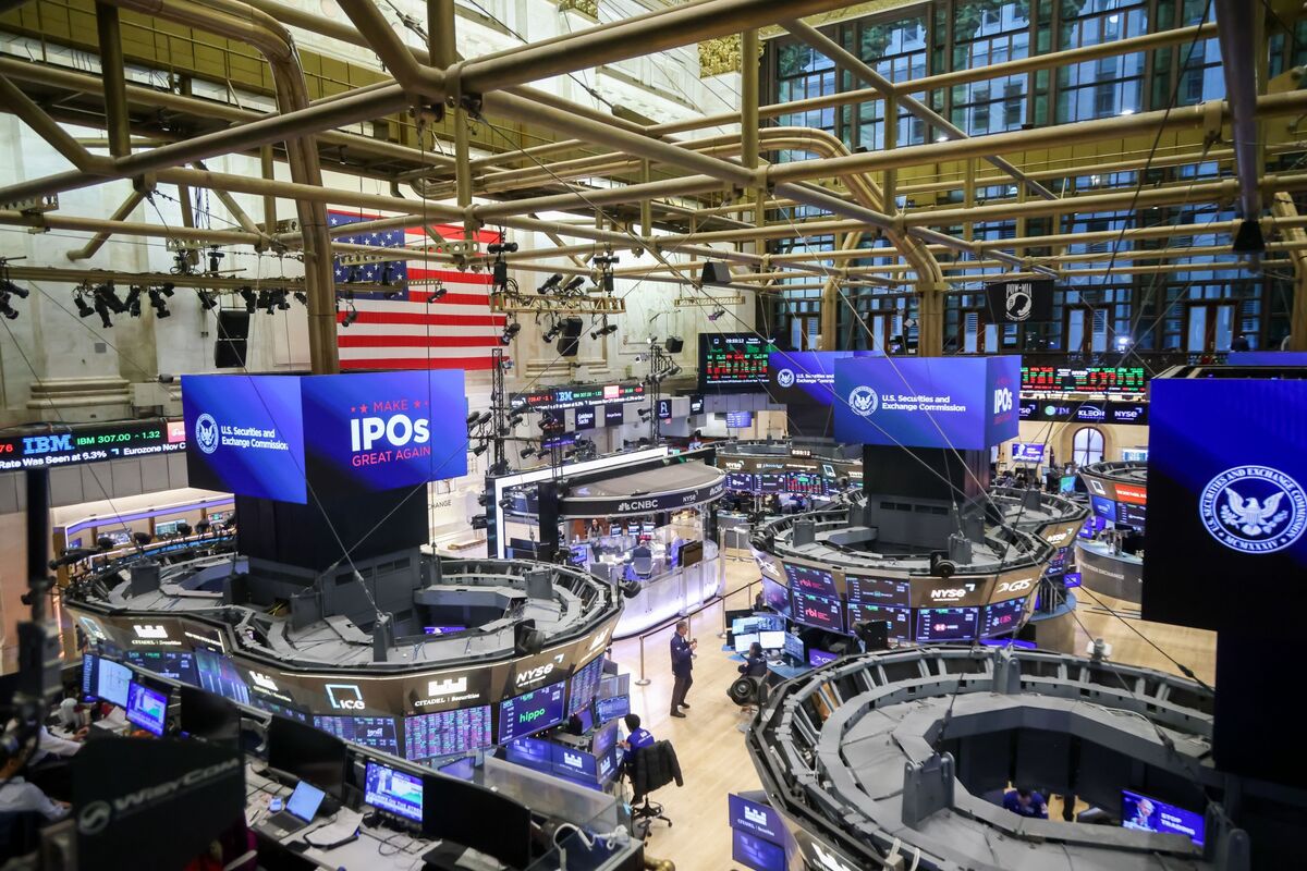 Illustrative photo for: JPMorgan Strategists Warn Equity Rally Rate Cut Might Stall