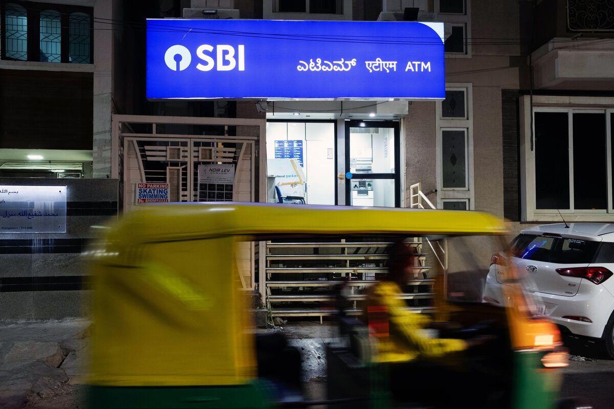 Illustrative photo for: Indian Bank Merger Financing: Banks Seek Easier
