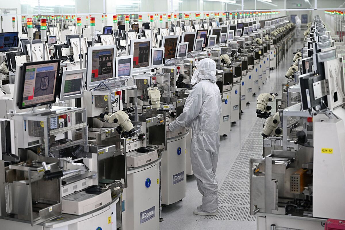 Illustrative photo for: China chipmaking incentives: Up to $70B to Boost Industry