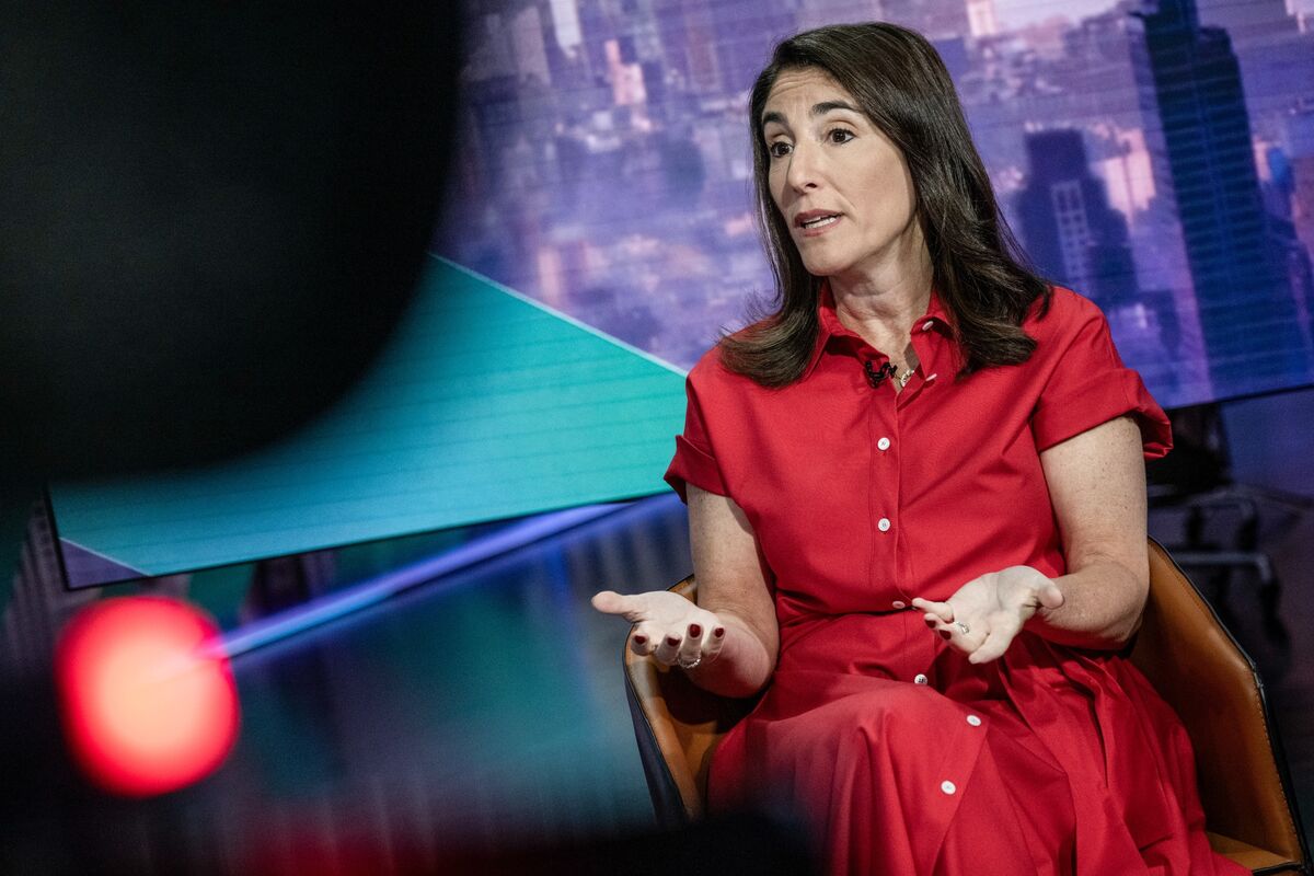 Illustrative photo for: Cleveland Fed President Beth Hammack Advocates for Slightly