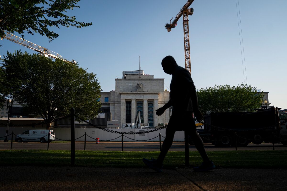 Illustrative photo for: Federal Reserve Interest Rate Debate Heats Up as Officials