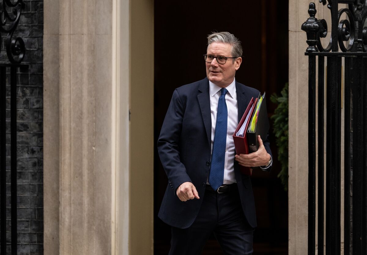Illustrative photo for: Keir Starmer Foreign Policy Faces Challenge Amid Party